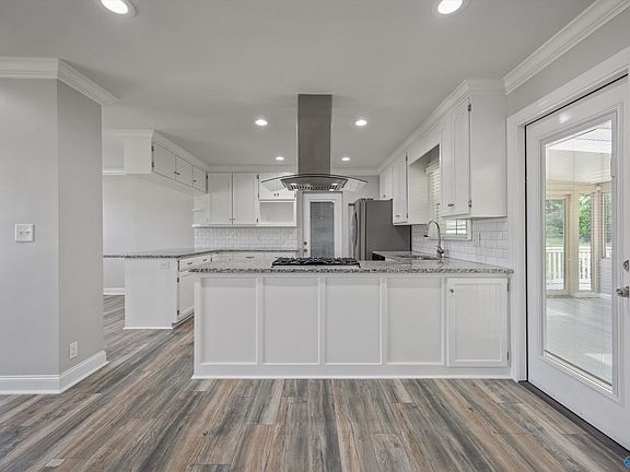 2nd image of 342 Pawnee Trl SE