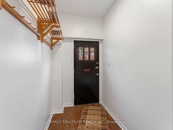 5th image of 38 Henning Ave