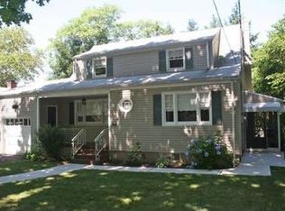 906 Commonwealth Dr, Teaneck, NJ 07666