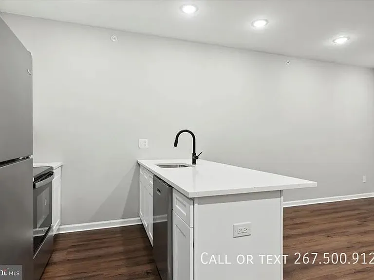 1230 N Marshall St #3R — Photo 5