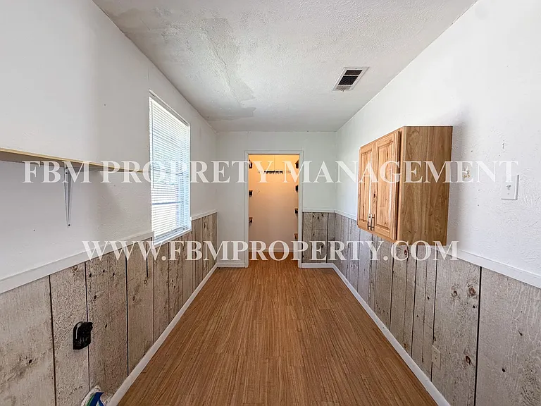 309 SE 2nd St — Photo 15