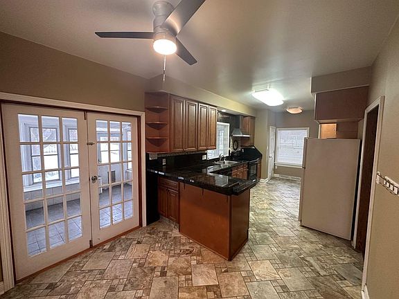 2nd image of 1311 Kellogg Ave