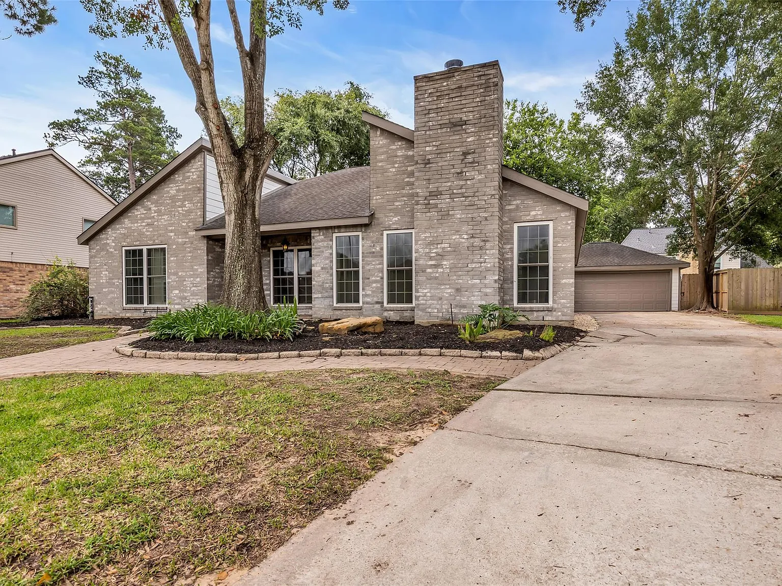 3 bed, 2.0 bath, 2095 sqft, $2,350 — Photo 3