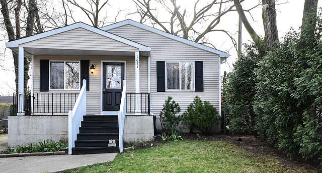 1st image of 1611 N Park Dr