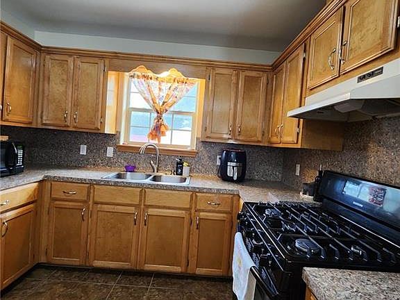 5th image of 5001 Heron Ave