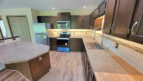 4398 Manhattan W Photo 1