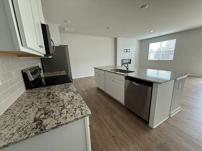 5251 Canberra Dr — Photo 16