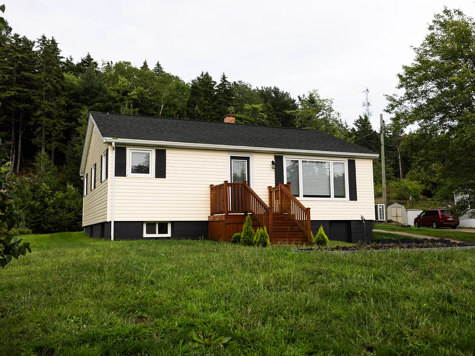 3 bed, 1.5 bath, 1900 sqft, $2,650 — Photo 1
