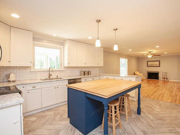 3rd image of 7016 Gainesborough Dr