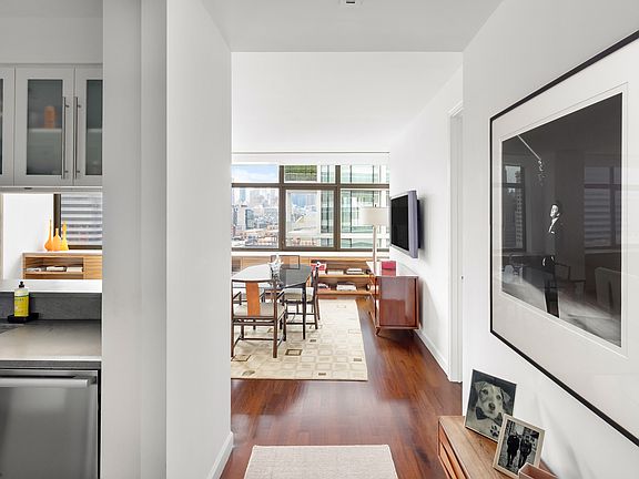 5th image of 1 Morton Sq APT 11CE