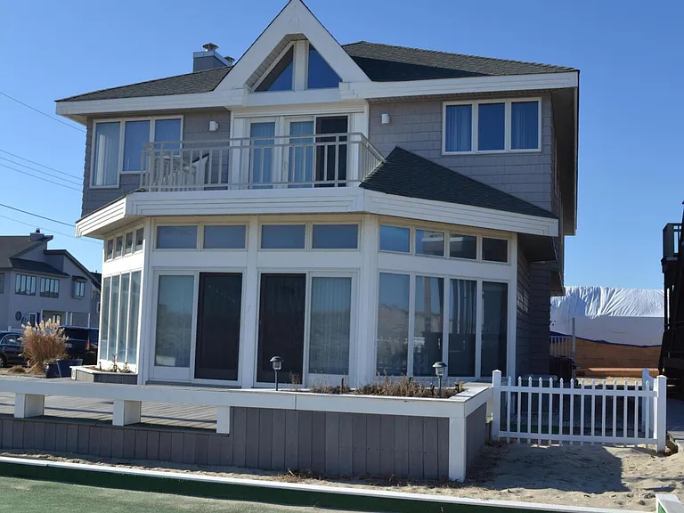 106 Oceanfront — Photo 2