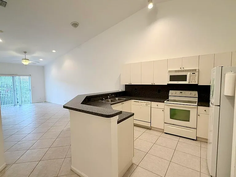 9766 Galleon Dr — Photo 9