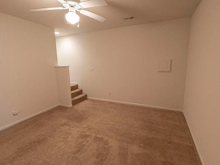 3402 E Saint Charles Rd — Photo 20