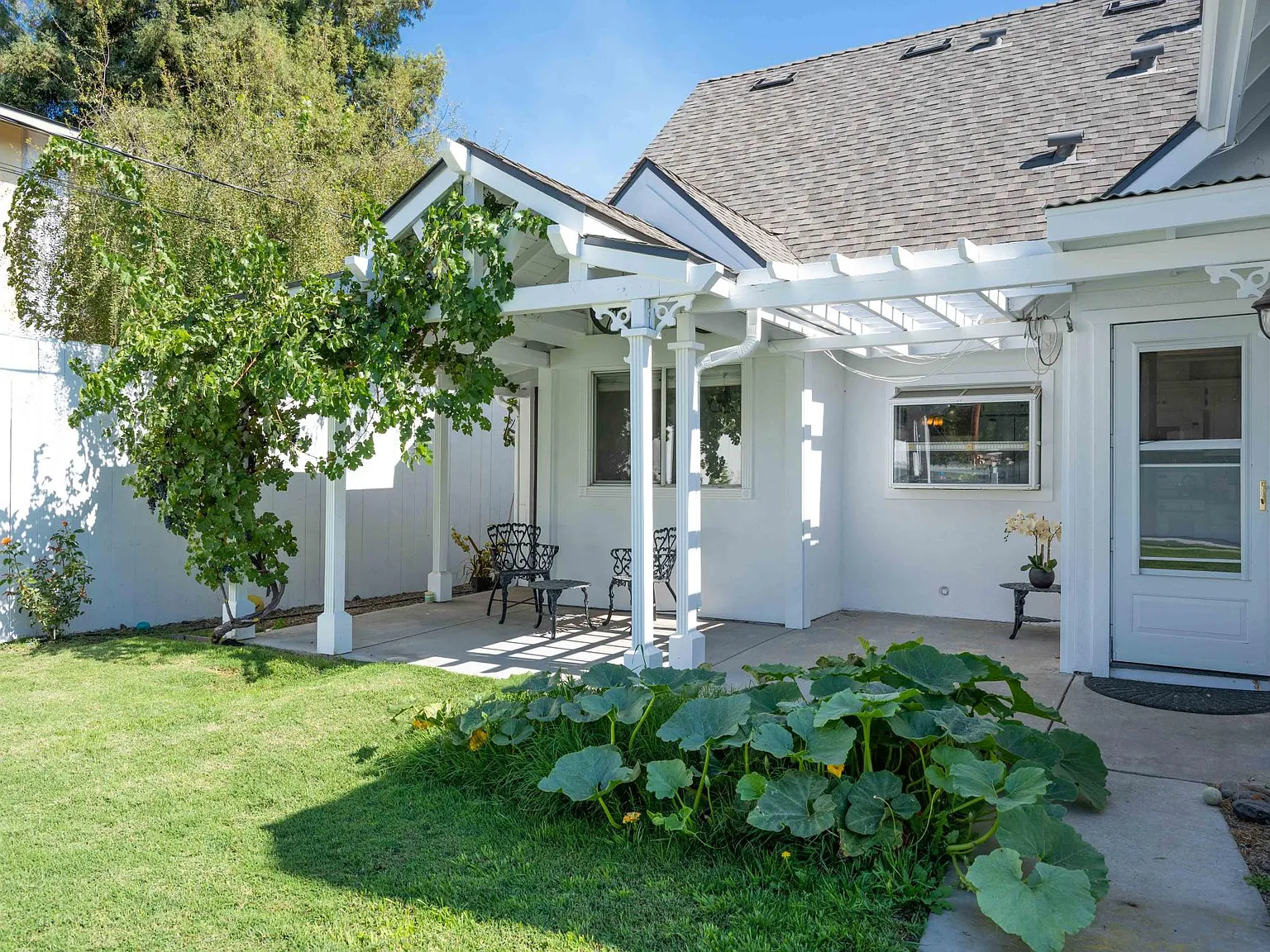 5 bed, 2885 sqft, $5,500 — Photo 3