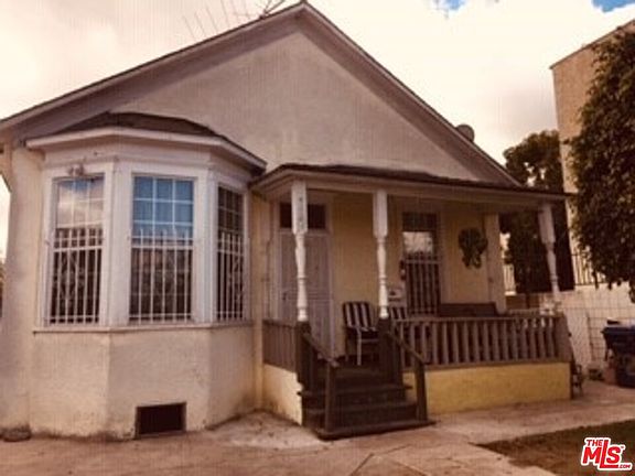 4th image of 700 W 80th St