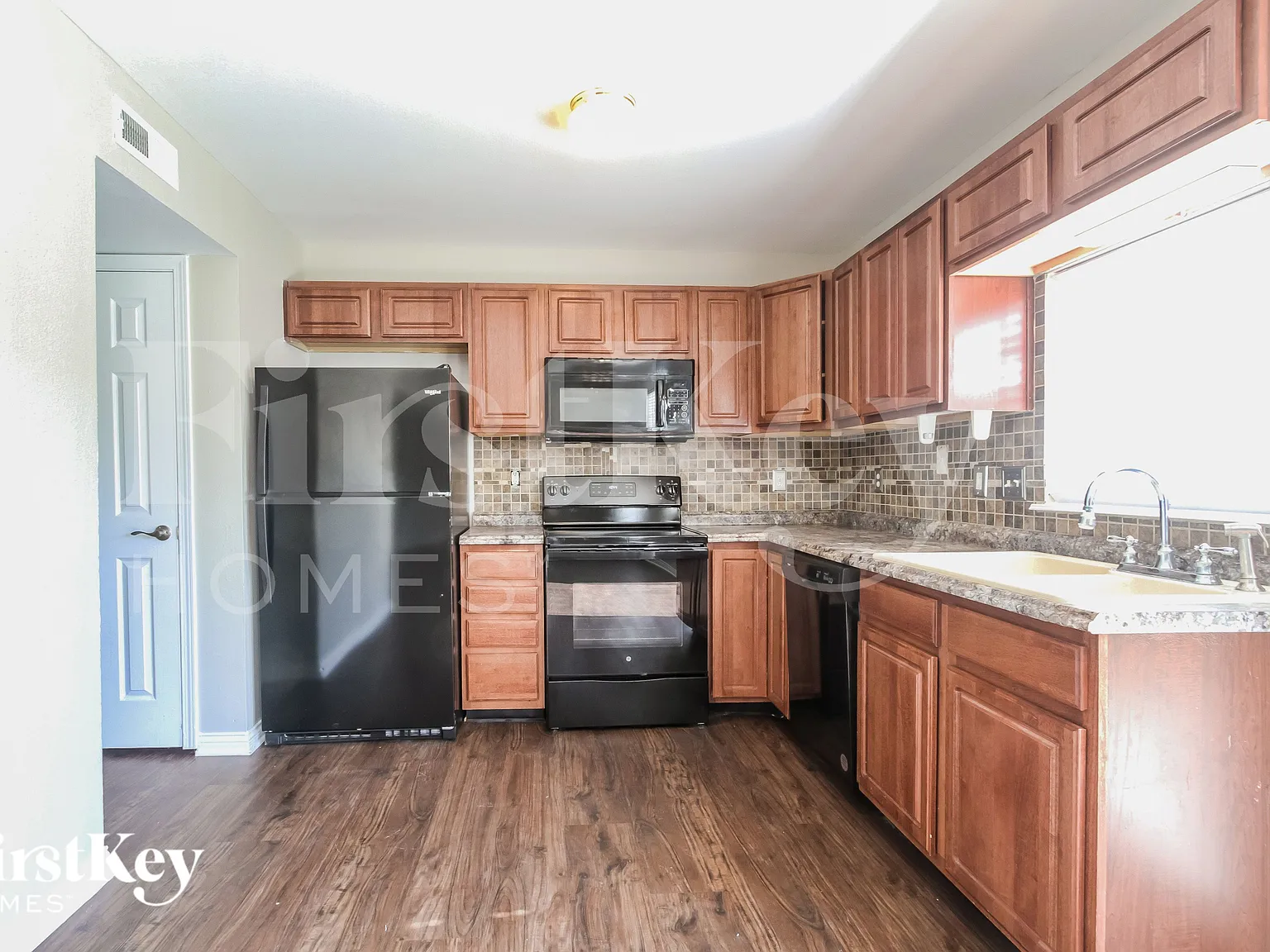 4 bed, 2.5 bath, 1814 sqft, $2,205 — Photo 4