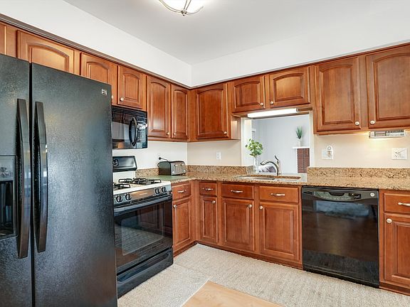 3rd image of 8727 Hamilton Dr E