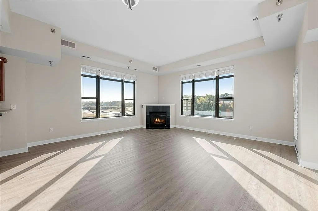 1155 Ford Rd — Photo 1