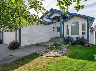 16222 84th St NW, Edmonton, AB T5Z3N8