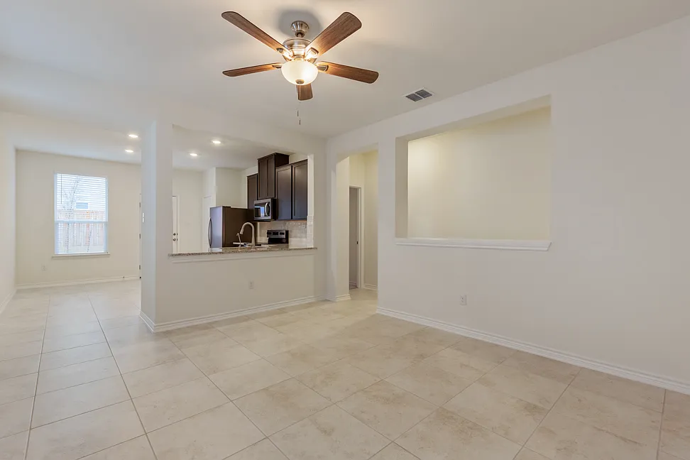 3 bed, 1242 sqft, $1,550 — Photo 3
