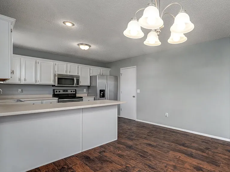 5533 S Walnut Hill Ave — Photo 8