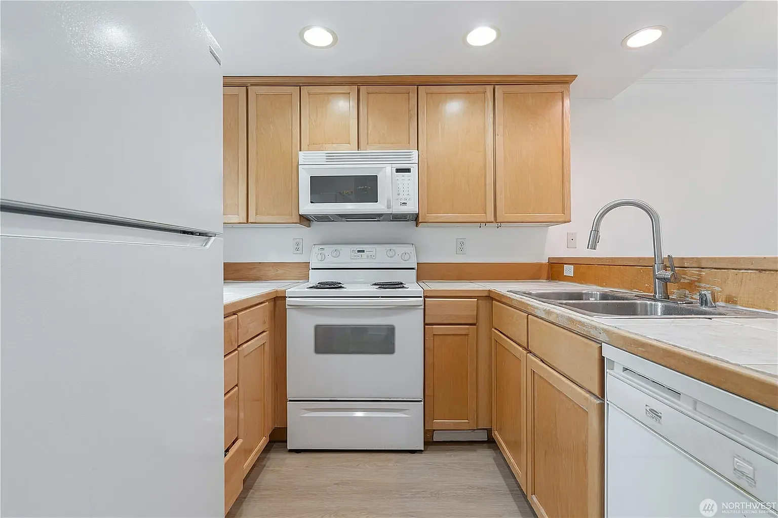 17921 Wong - 1 — Photo 2