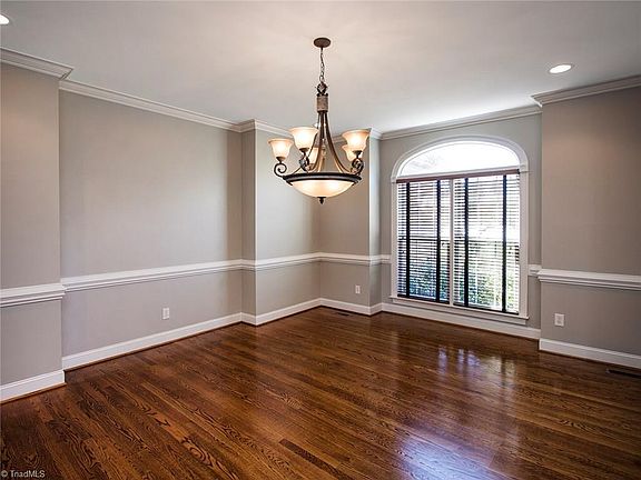 4th image of 2828 Brennen Ln