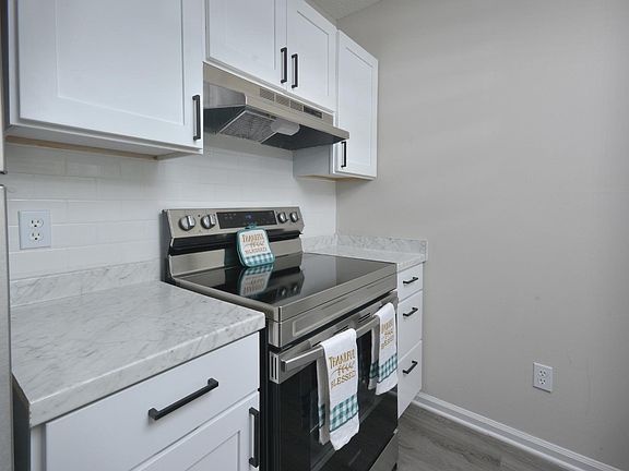 3rd image of 3028 Sherrill Ave #3028
