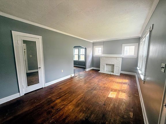 3rd image of 1035 Berwin St