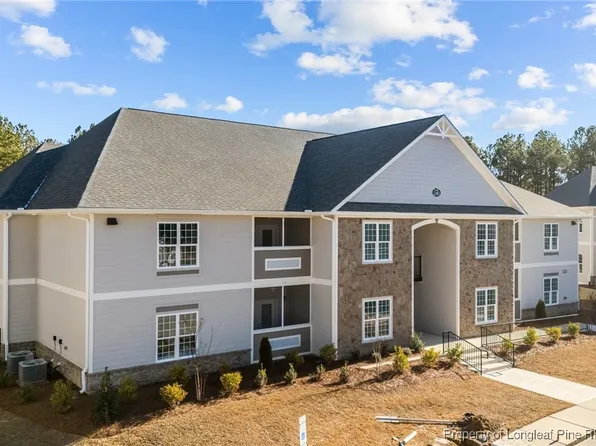 240 Gallery Dr #102, Spring Lake, NC 28390