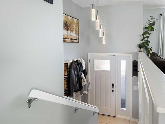 2nd image of 172 E Rundlefield Cres NE