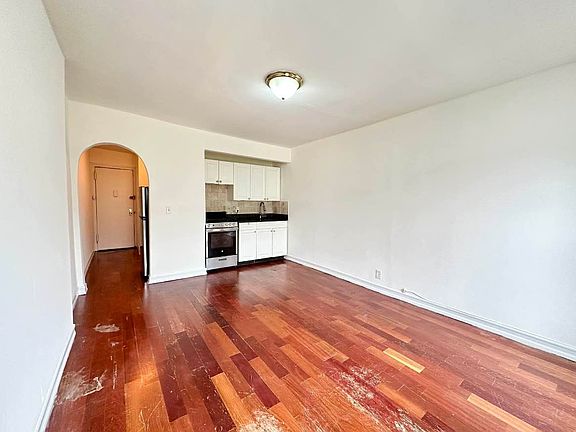 2nd image of 126 E 101st St #4Z