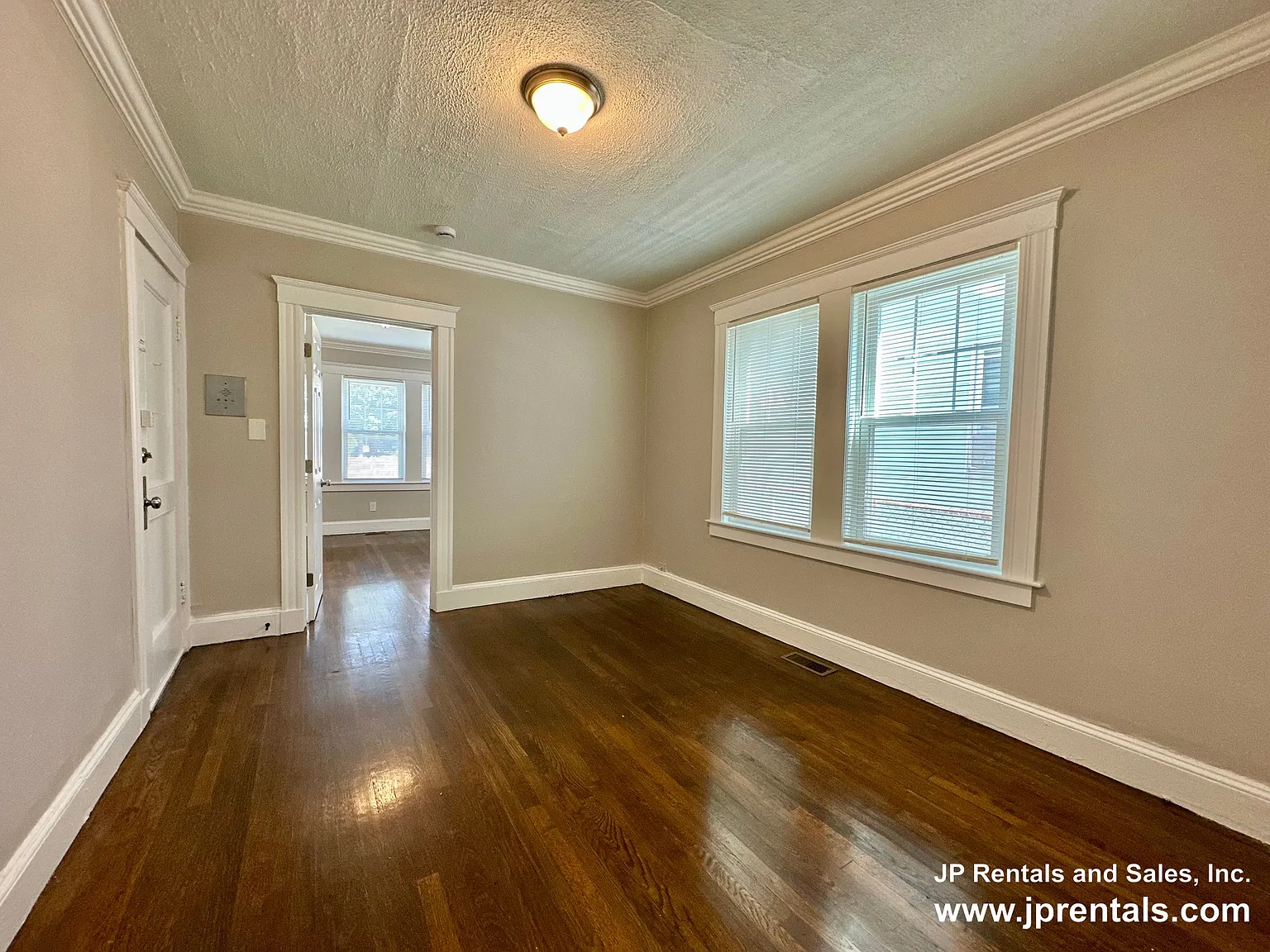 2 bed, 1.0 bath, 800 sqft, $2,500 — Photo 4