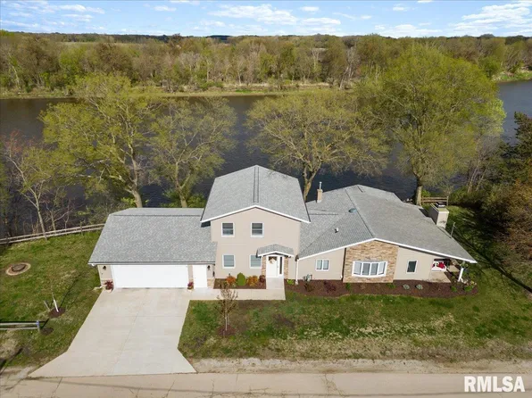 35 Ferry St, Prophetstown, IL 61277