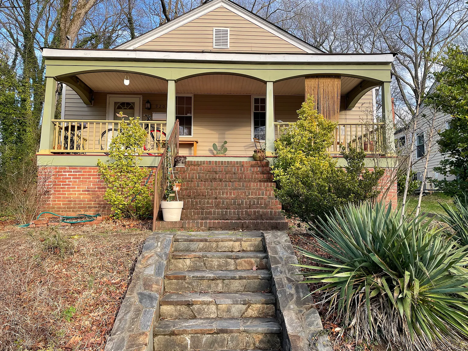 3 bed, 1300 sqft, $2,400 — Photo 2