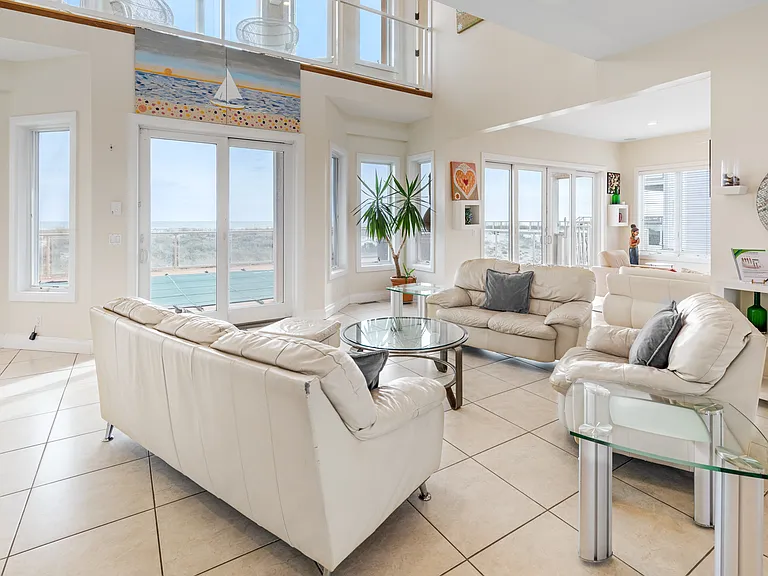 915 Dune Rd — Photo 9