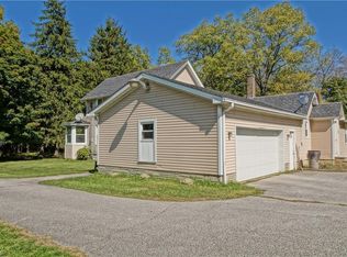 8776 Headlands Rd, Mentor, OH 44060