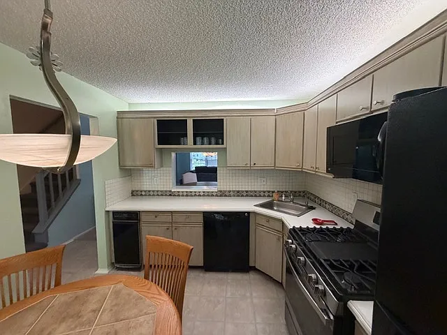 171 Federal Rd — Photo 5