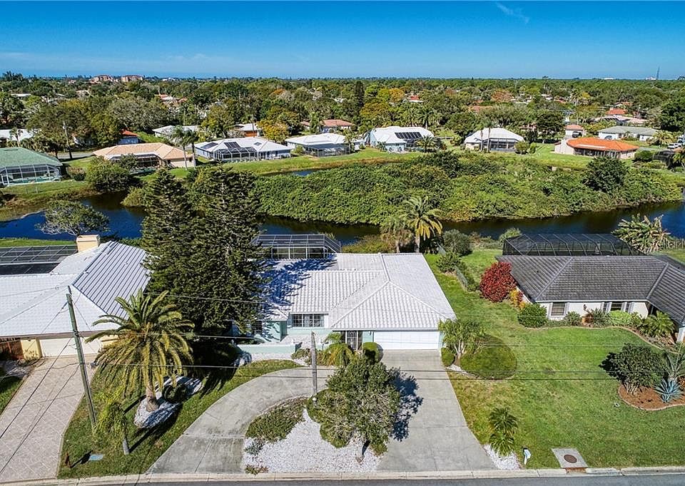 1st image of 447 Rubens Dr E