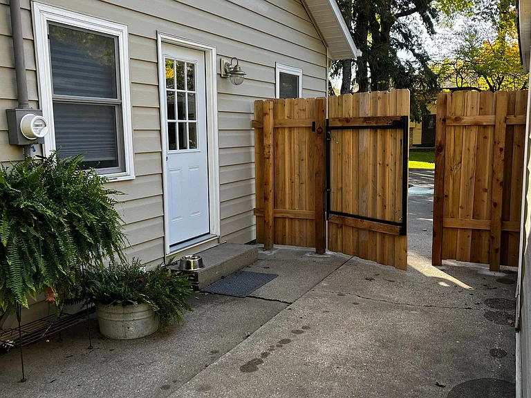 South Ln — Photo 28