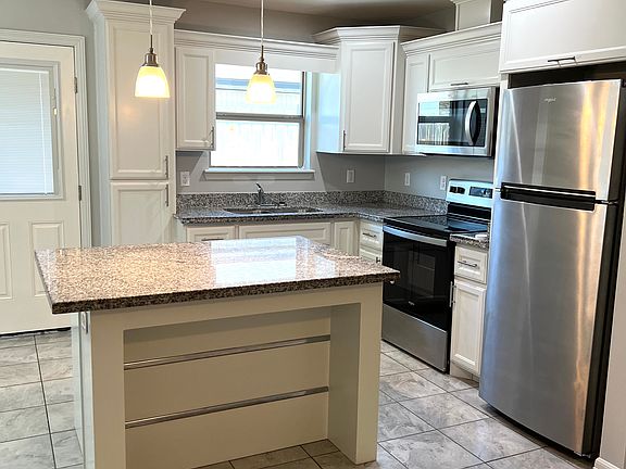 4th image of 325 Clemente Ave #A