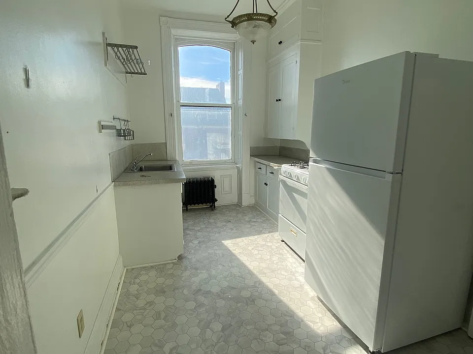 327 E Market St #3F