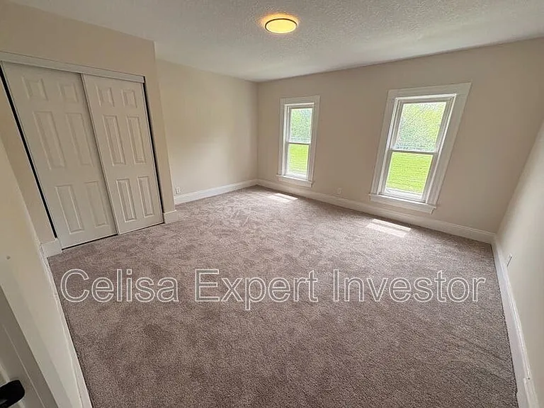 807 Edgewater Ave — Photo 5