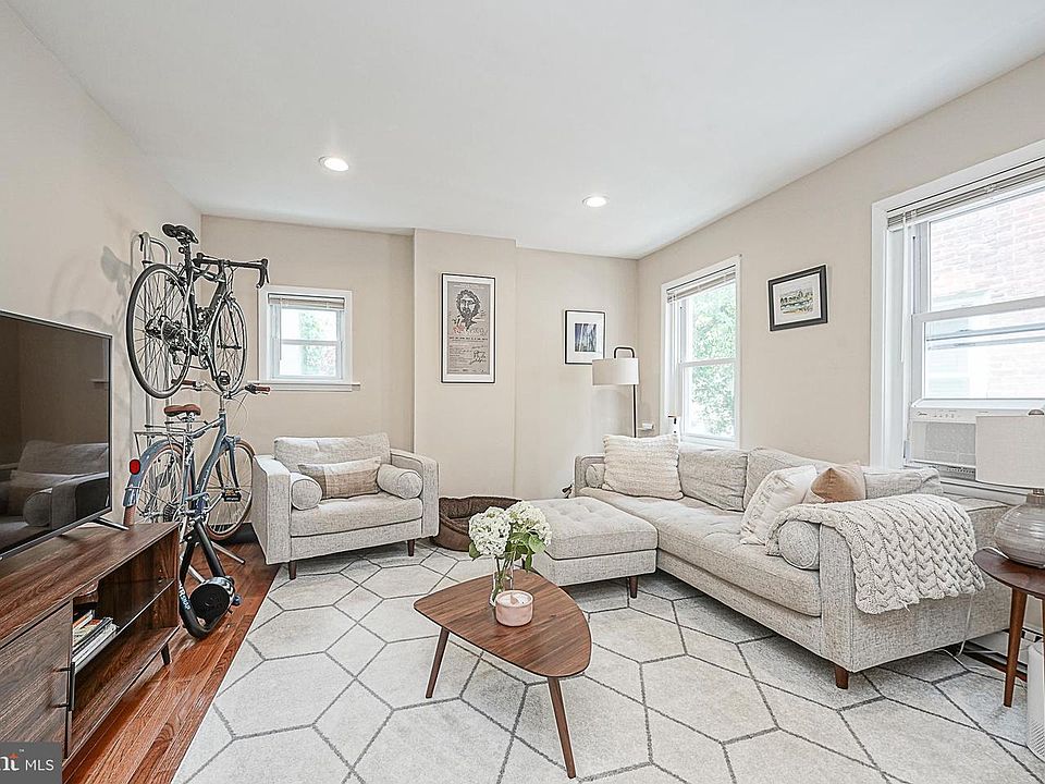 1st image of 2310 Lombard St APT 2