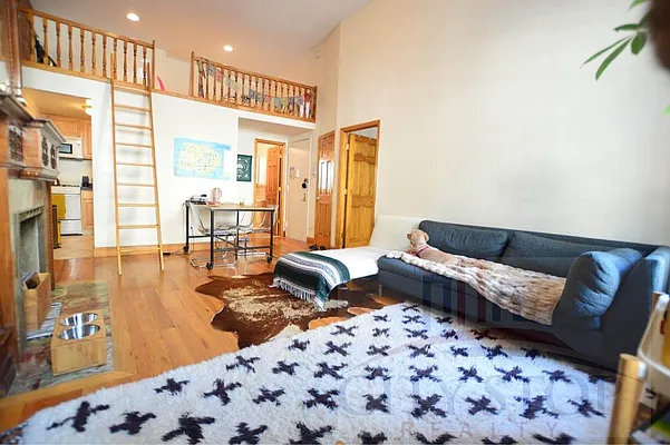 Rented by City Stop Realty | media 8