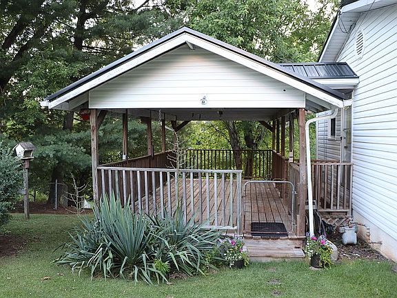 2nd image of 341 Evergreen Hills Rd
