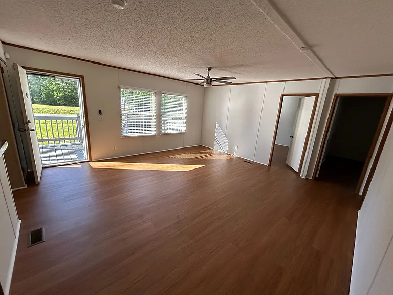 1386 Cherrytree Rd NE — Photo 5