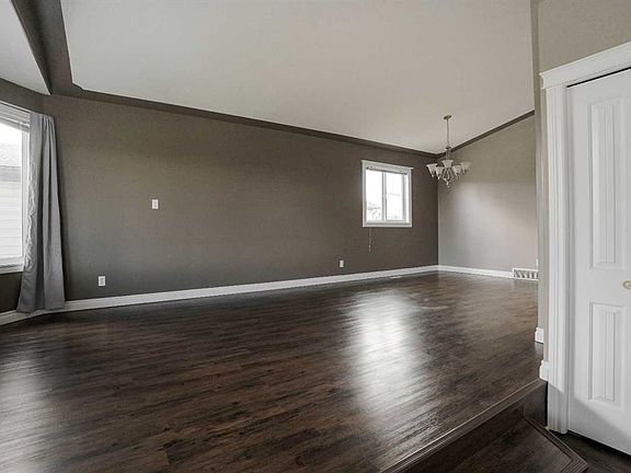 3rd image of 165 NE Balsam Way