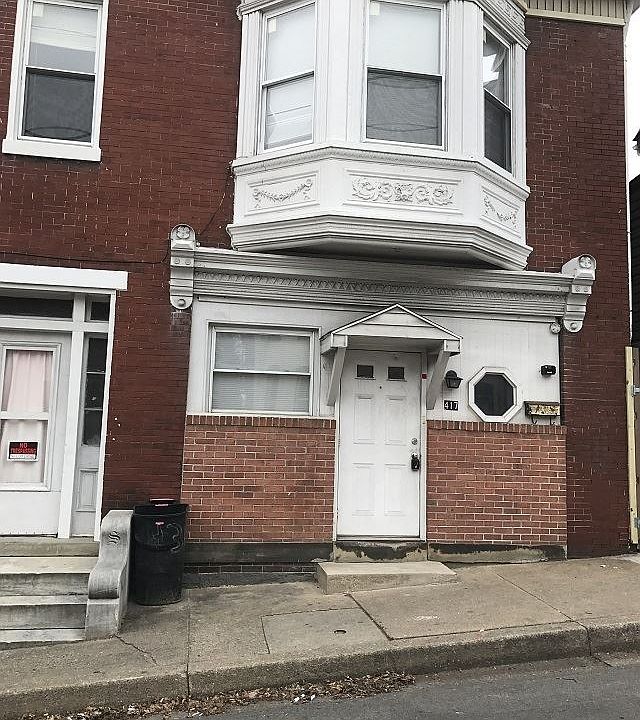 1st image of 417 W Washington St
