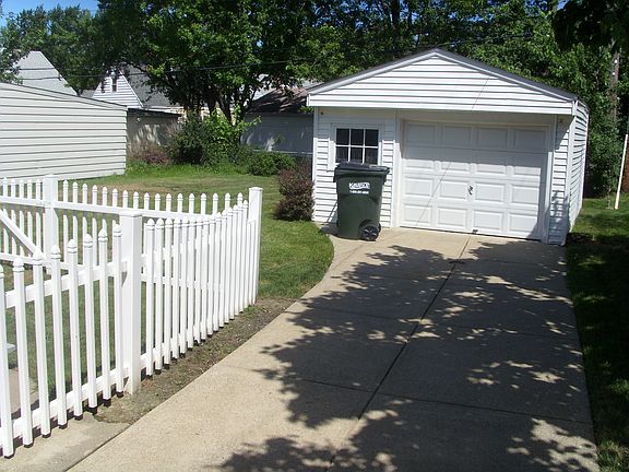 4th image of 27441 Forestview Ave